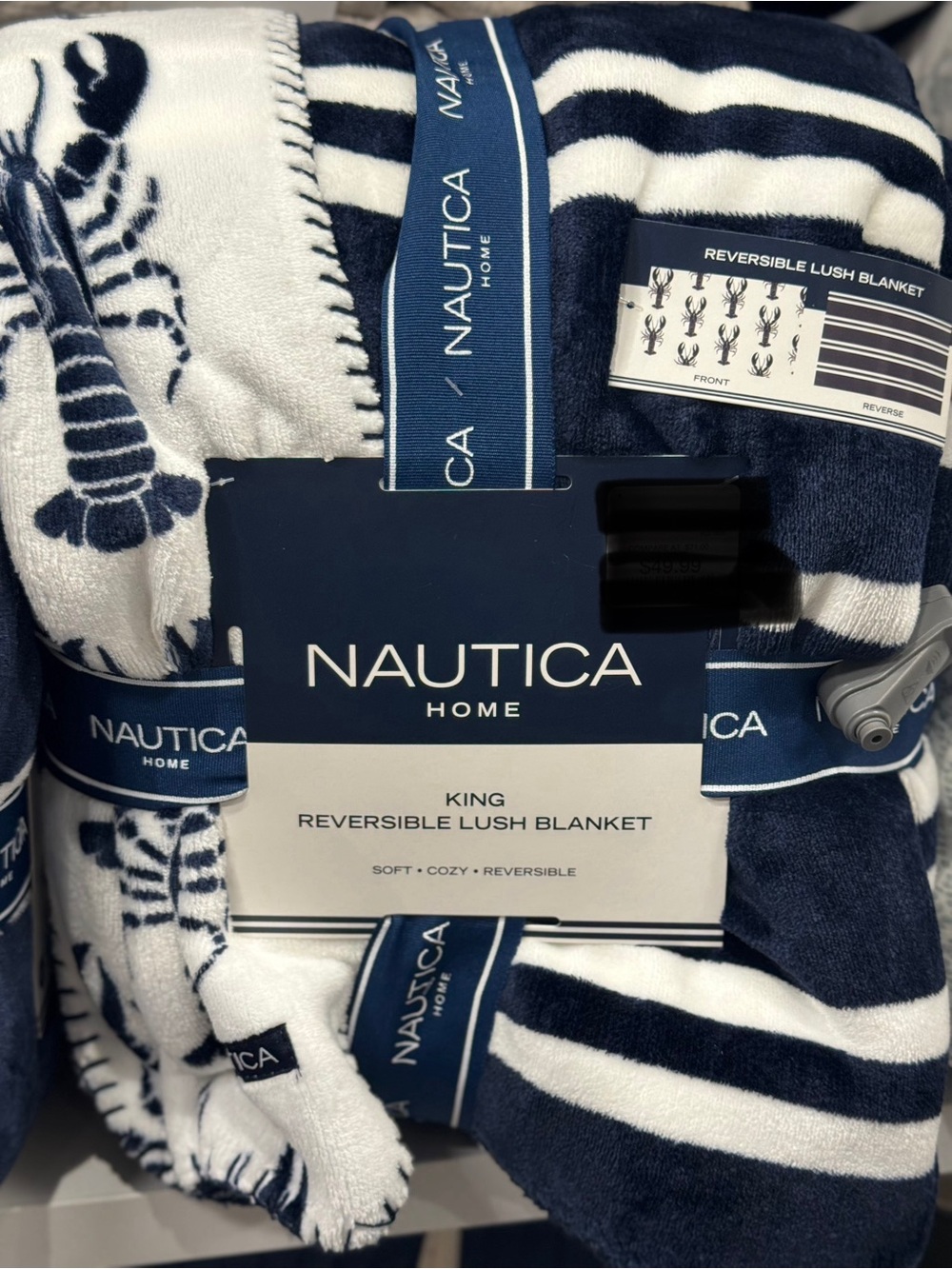Nautica Reversible Lush Blanket in Navy and White